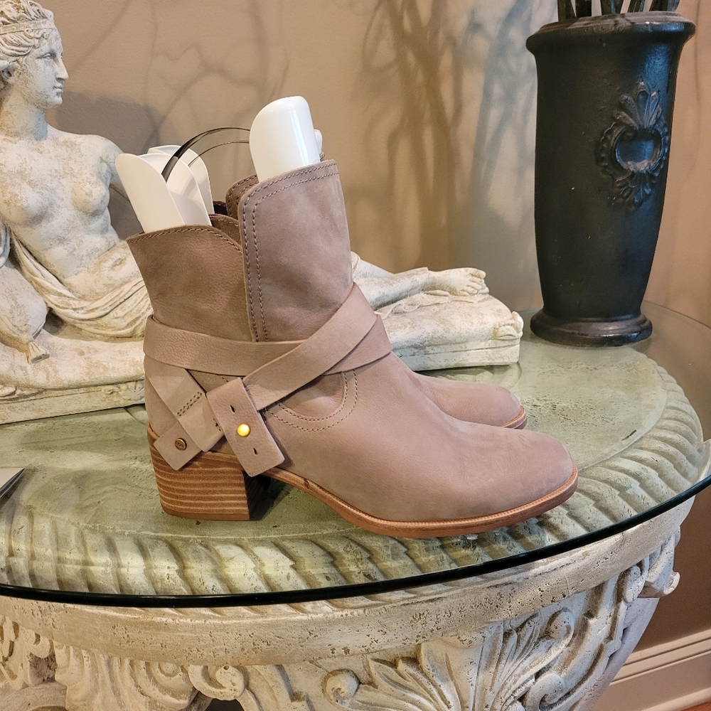Ugg Elora Suede Ankle Boot in Nubuck size 8.5 #457 - Picture 6 of 16